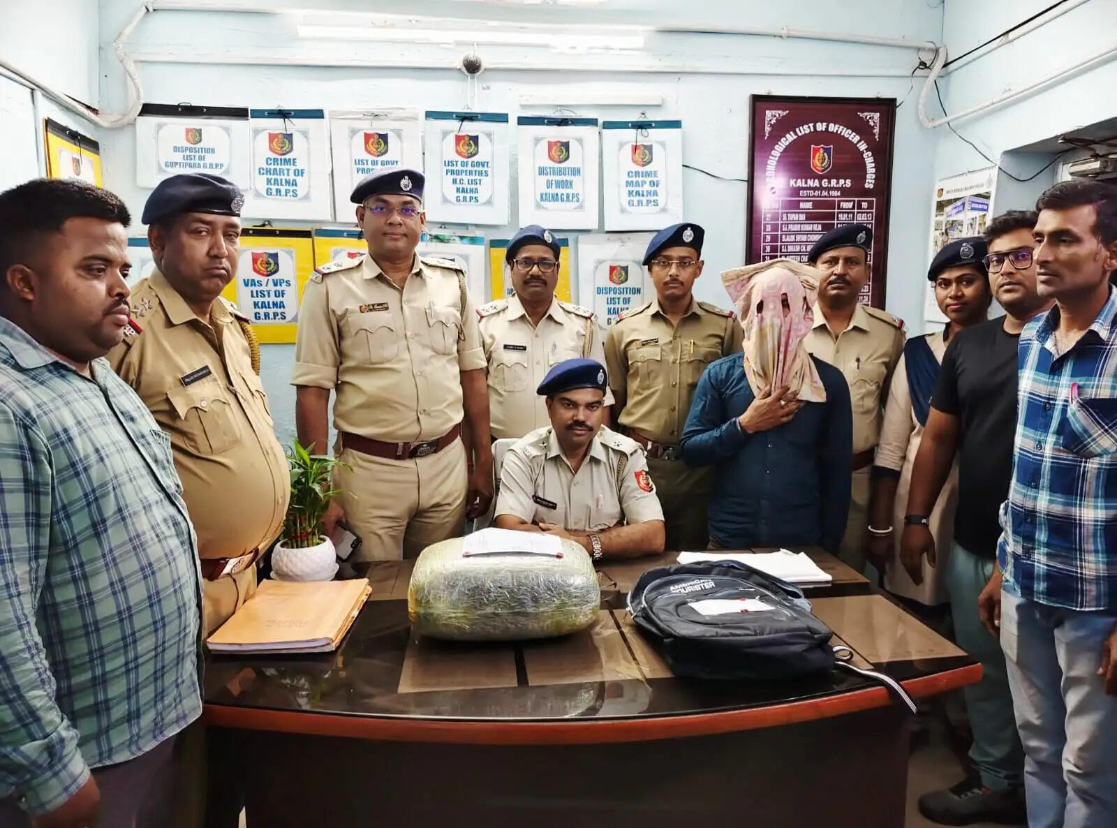 चलती ट्रेन में सात किलो गांजा के साथ एक गिरफ्तार