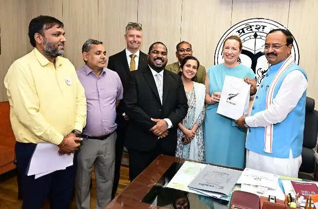 न्यूजीलैंड के शहद उत्पादन से जुड़े प्रतिनिधिमंडल ने केशव प्रसाद मौर्य से की शिष्टाचार भेंट