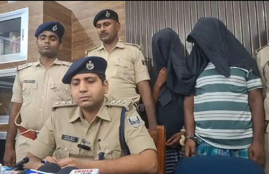 देसी कट्टा और खोखा के साथ दो लोग गिरफ्तार