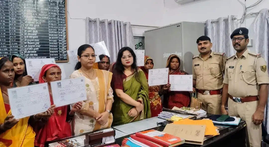 राघोपुर में 14 भूमिहीन परिवारों को मिला वासगीत पर्चा, बसेरा-2 अभियान के तहत वितरित किए गए अधिकार पत्र