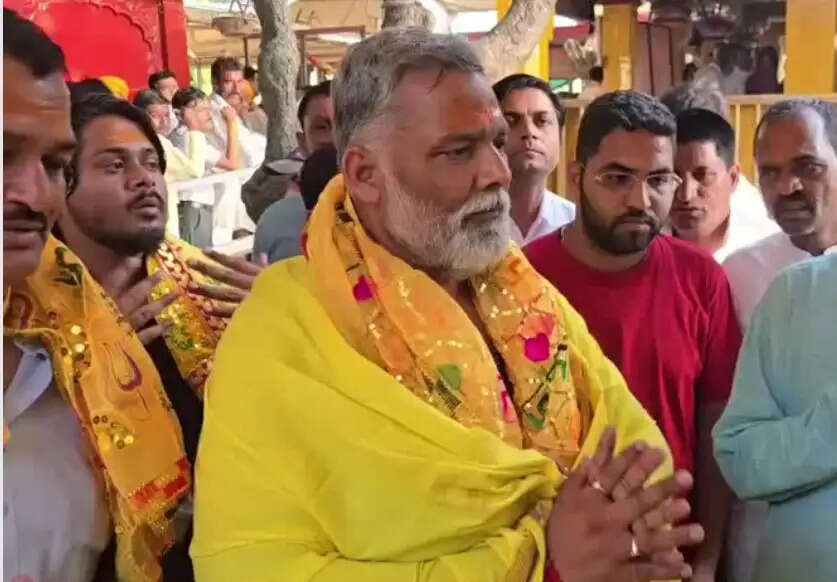 आगरमालवाः सांसद पप्पू यादव ने बगलामुखी मंदिर पहुंचकर किए दर्शन