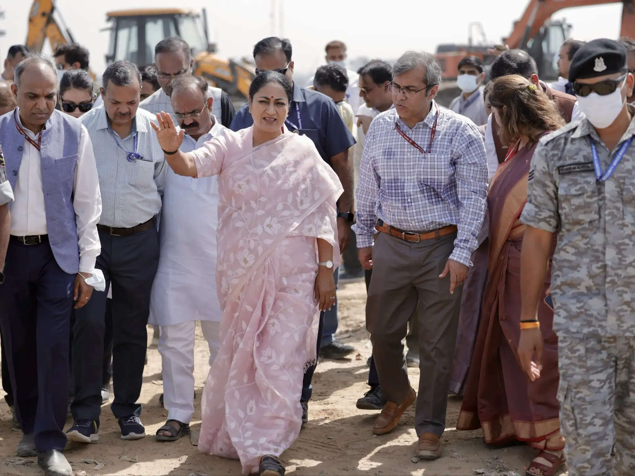 मुख्यमंत्री ने ओखला लैंडफिल साइट का दौरा कर कूड़ा निस्तारण की प्रगति का मुआयना किया