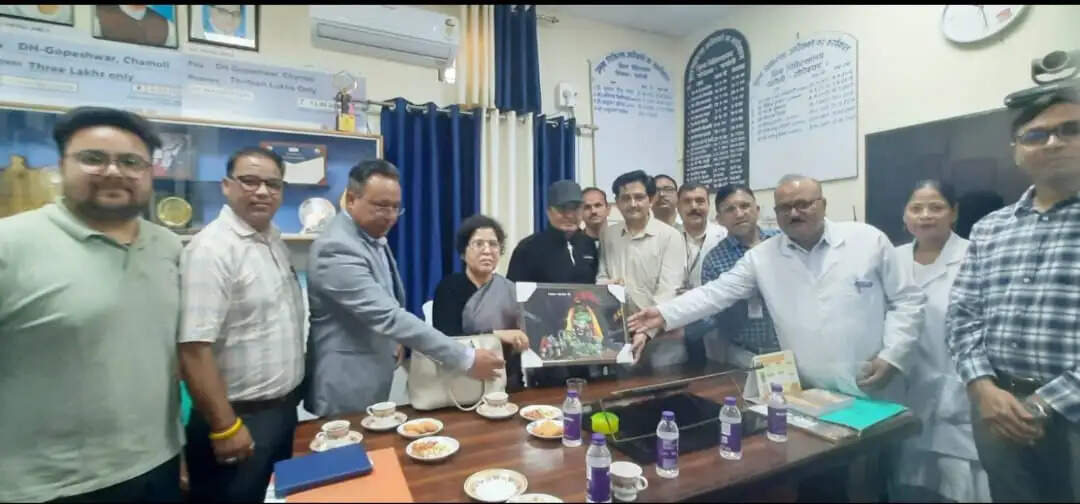 स्वास्थ्य महानिदेशक ने बद्रीनाथ यात्रा मार्ग पर स्वास्थ्य व्यवस्थाओं का किया निरीक्षण