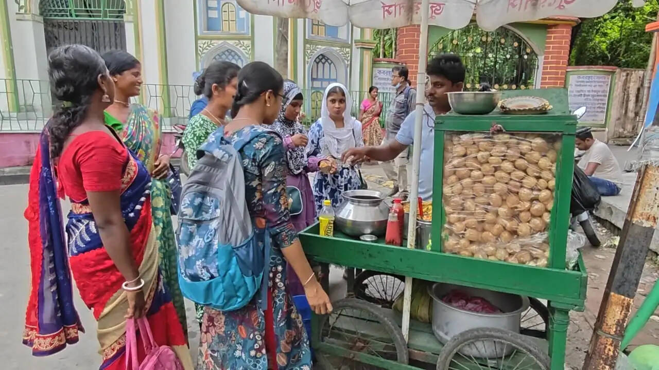 खानाकुल विधायक सुषांत घोष की पहल पर फुचके के पानी की जांच, नमूनों में मिले खतरनाक बैक्टीरिया