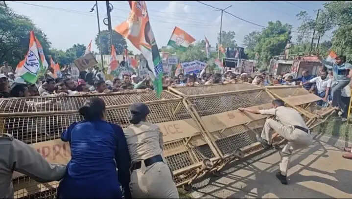 अनूपपुर: कांग्रेस ने प्रदर्शन कर सीईसी ज्ञानेश कुमार का पुतला फूंका, ‘वोट चोरी’ के आरोपों की जांच की मांग