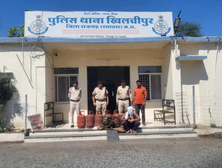 राजगढ़ः अवैध रुप से वाहनों में गैस भरने वाला आरोपित गिरफ्तार, सात सिलेंडर व मशीन जब्त