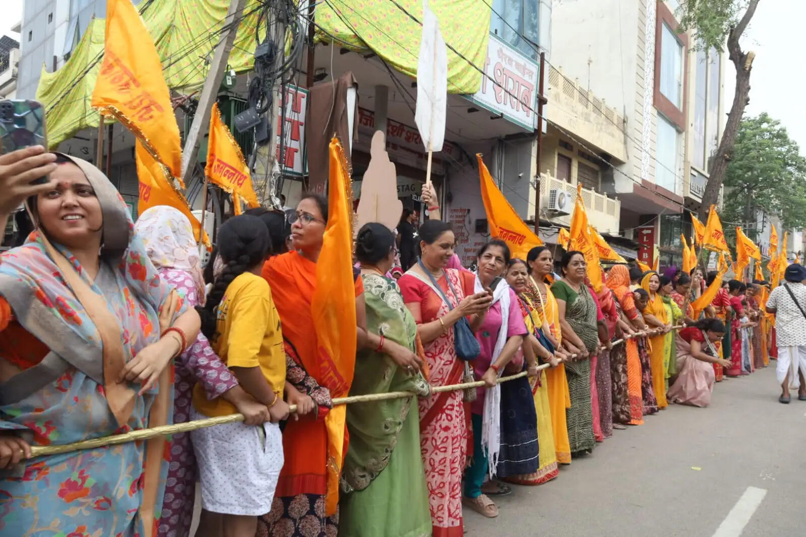 इस्कॉन जयपुर की जगन्नाथ रथयात्रा: हरे कृष्णा संकीर्तन के बीच 10 हजार श्रद्धालुओं ने खींचा 32 फीट ऊंचा दिव्य रथ