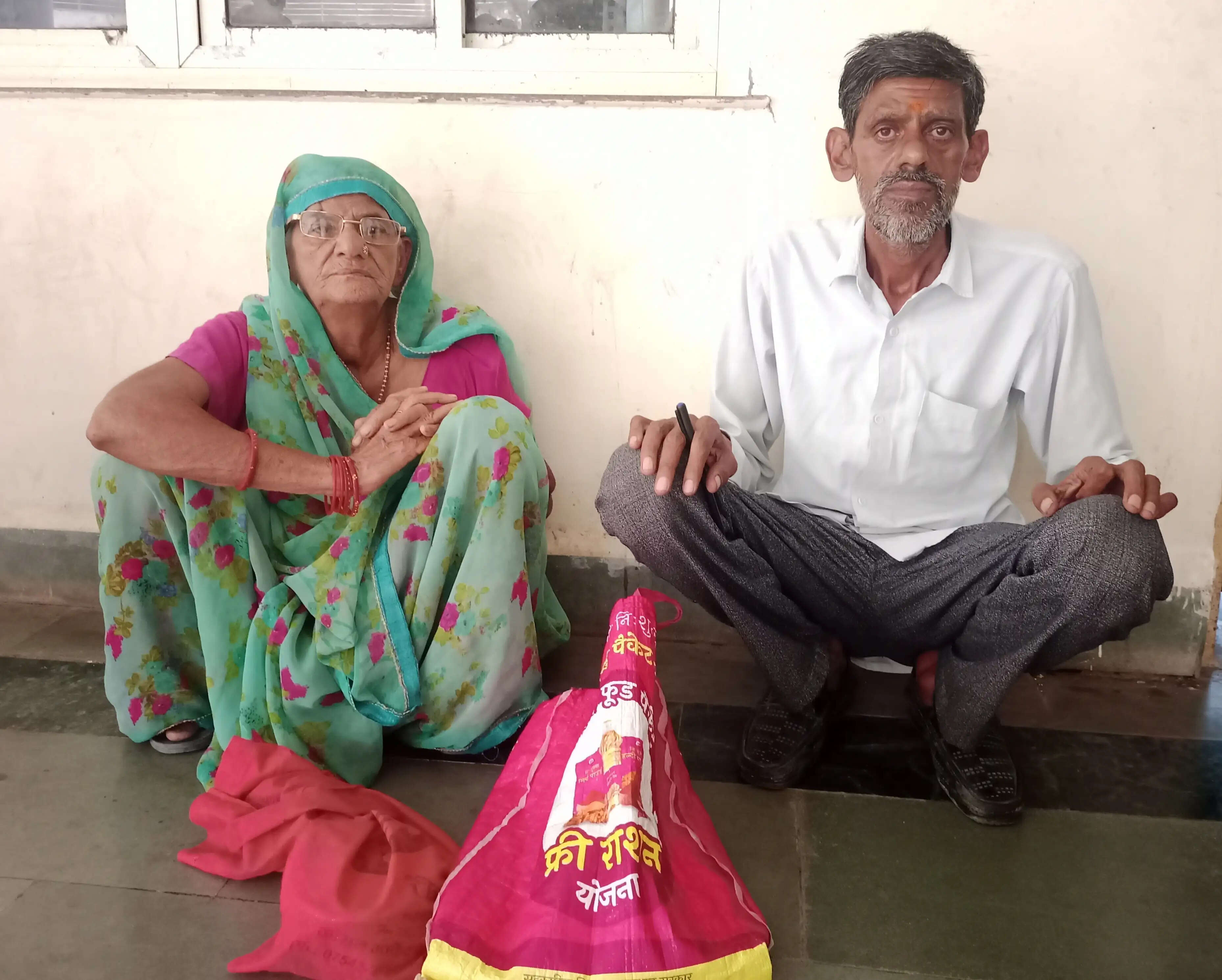 अशोकनगर : मानसिक रूप से बीमार युवक की करोड़ों की जमीन हड़पने का आरोप, कलेक्टर से न्याय की गुहार