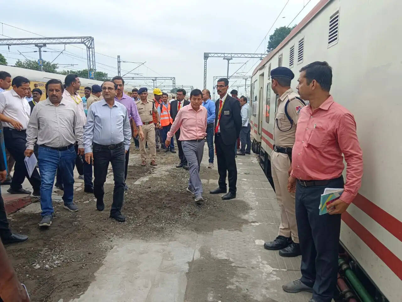 एनएफ रेलवे के महाप्रबंधक ने न्यू जलपाईगुड़ी स्टेशन का किया निरीक्षण