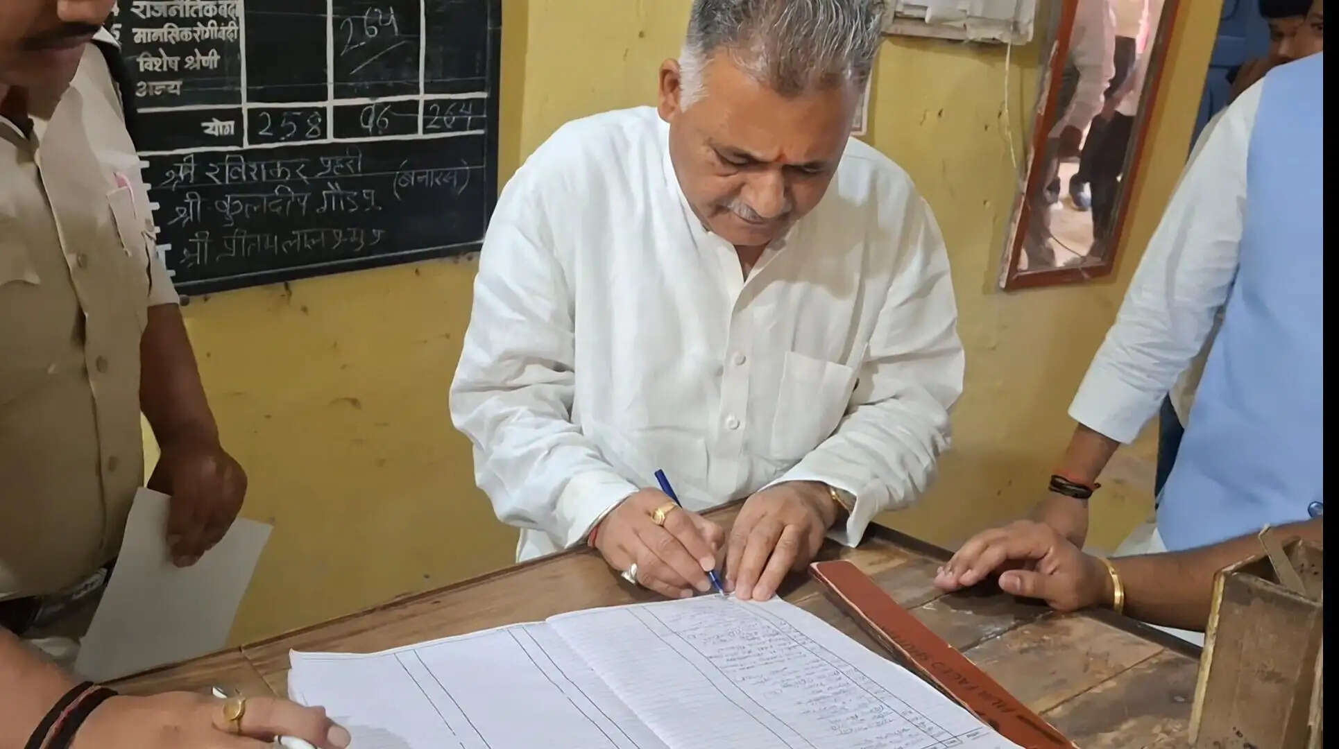 दमोह जिला जेल में नई बैरक का लोकार्पण, मंत्री परमार ने बंदियों को दिया सकारात्मक जीवन का संदेश