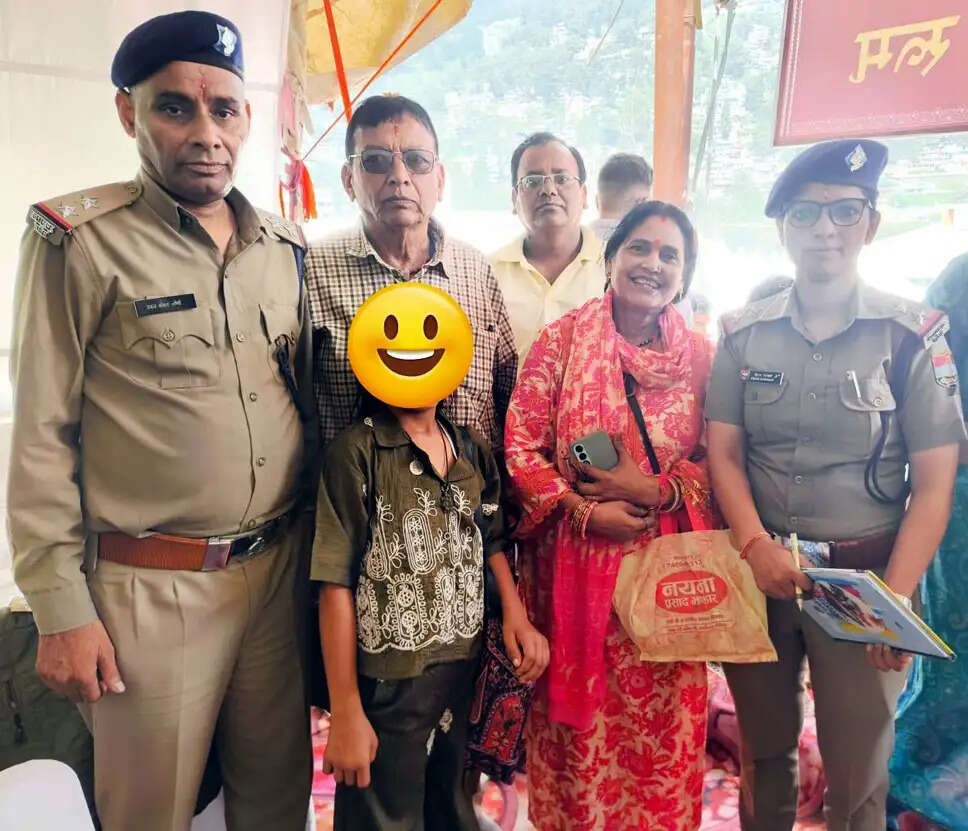नंदा-सुनंदा महोत्सव में पुलिस की तत्परता से दो बच्चियां परिजनों से मिलाई गईं, गुम मोबाइल भी वापस मिले