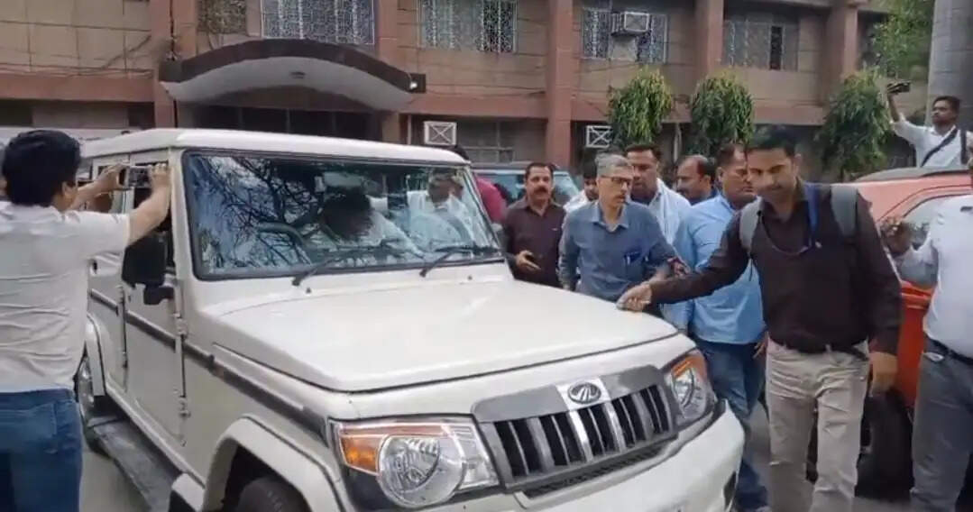 20 हजार की रिश्वत लेते हुए डीपीआरओ को बरेली विजिलेंस टीम ने पकड़ा