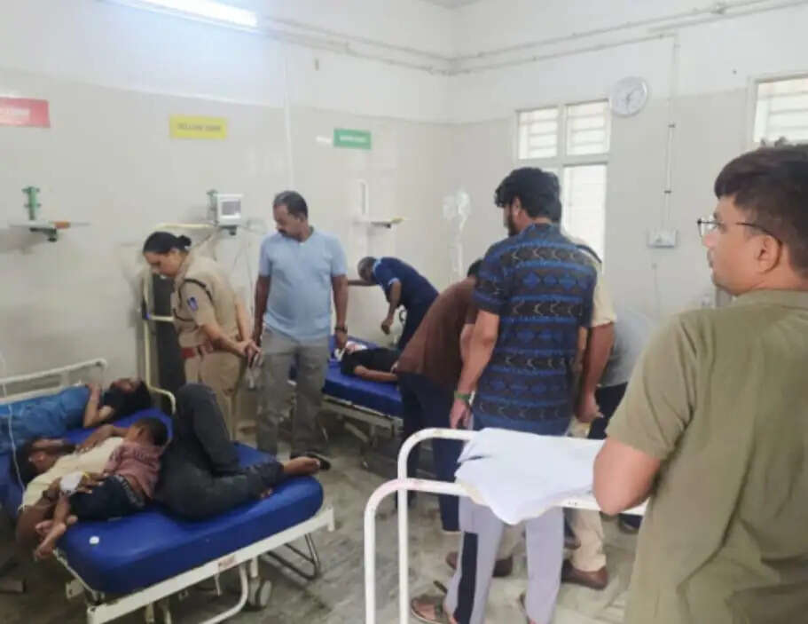 राजगढ़ः महाकाल दर्शन कर झांसी लौट रहा परिवार हादसे का शिकार, सात घायल