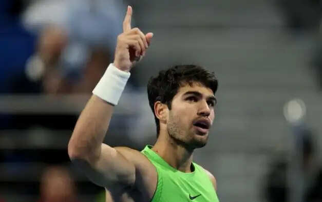 कतर ओपन: वर्ल्ड नंबर 1 कार्लोस अल्कराज़ ने डिफेंडिंग चैंपियन आंद्रेई रुबलेव को हराकर फाइनल में बनाई जगह