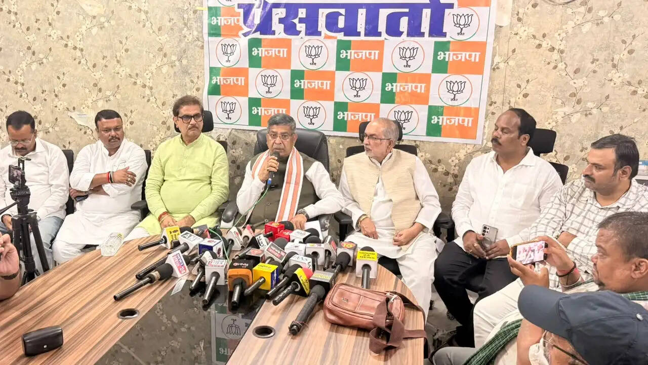 राज्य सरकार को राजस्व से लेना देना नहीं, सिर्फ भर रही अपनी तिजोरी : आदित्य
