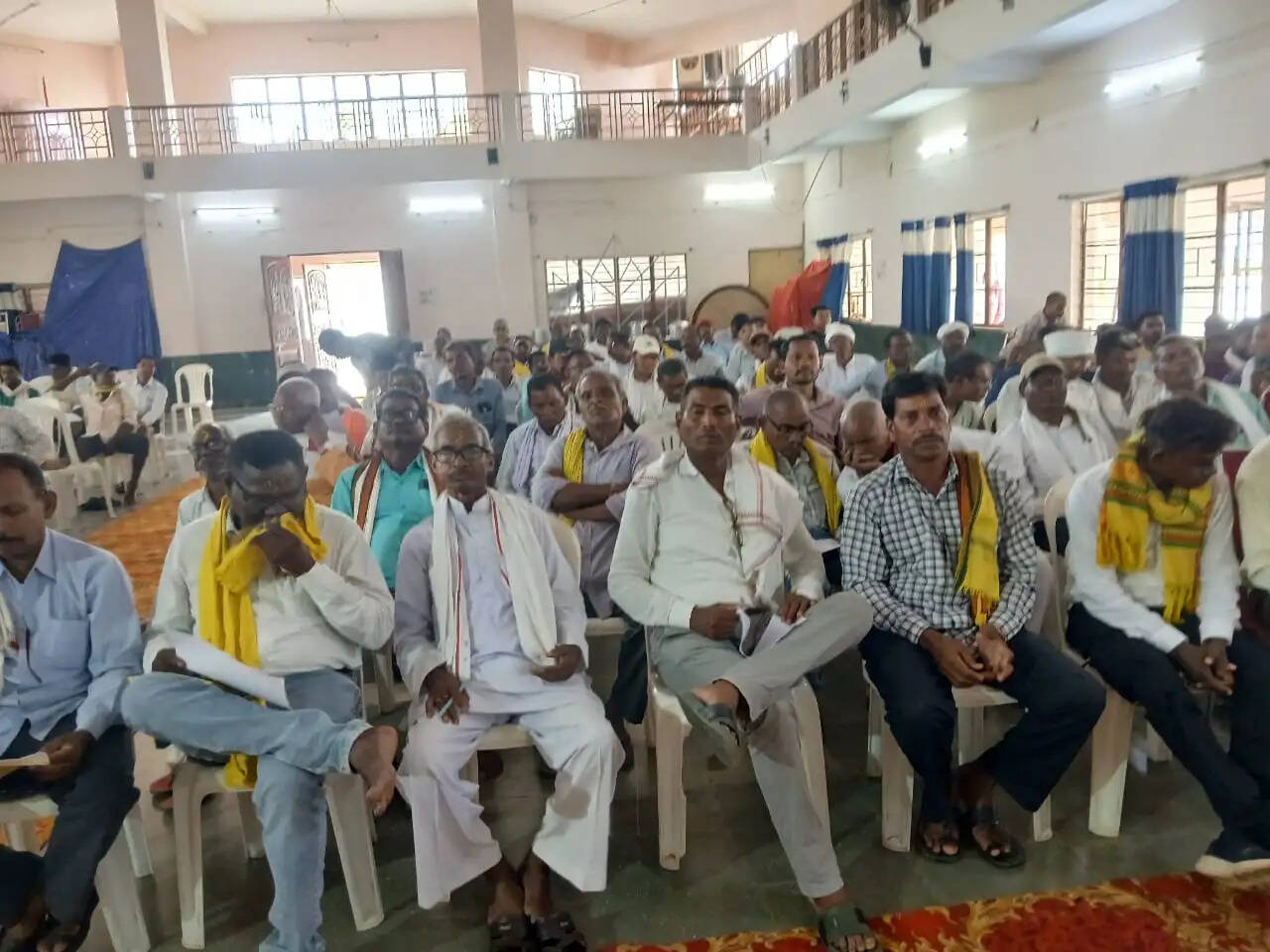 विश्व आदिवासी दिवस पर एकजुटता का आह्वान, जिला स्तरीय बैठक में तैयारियों पर मंथन