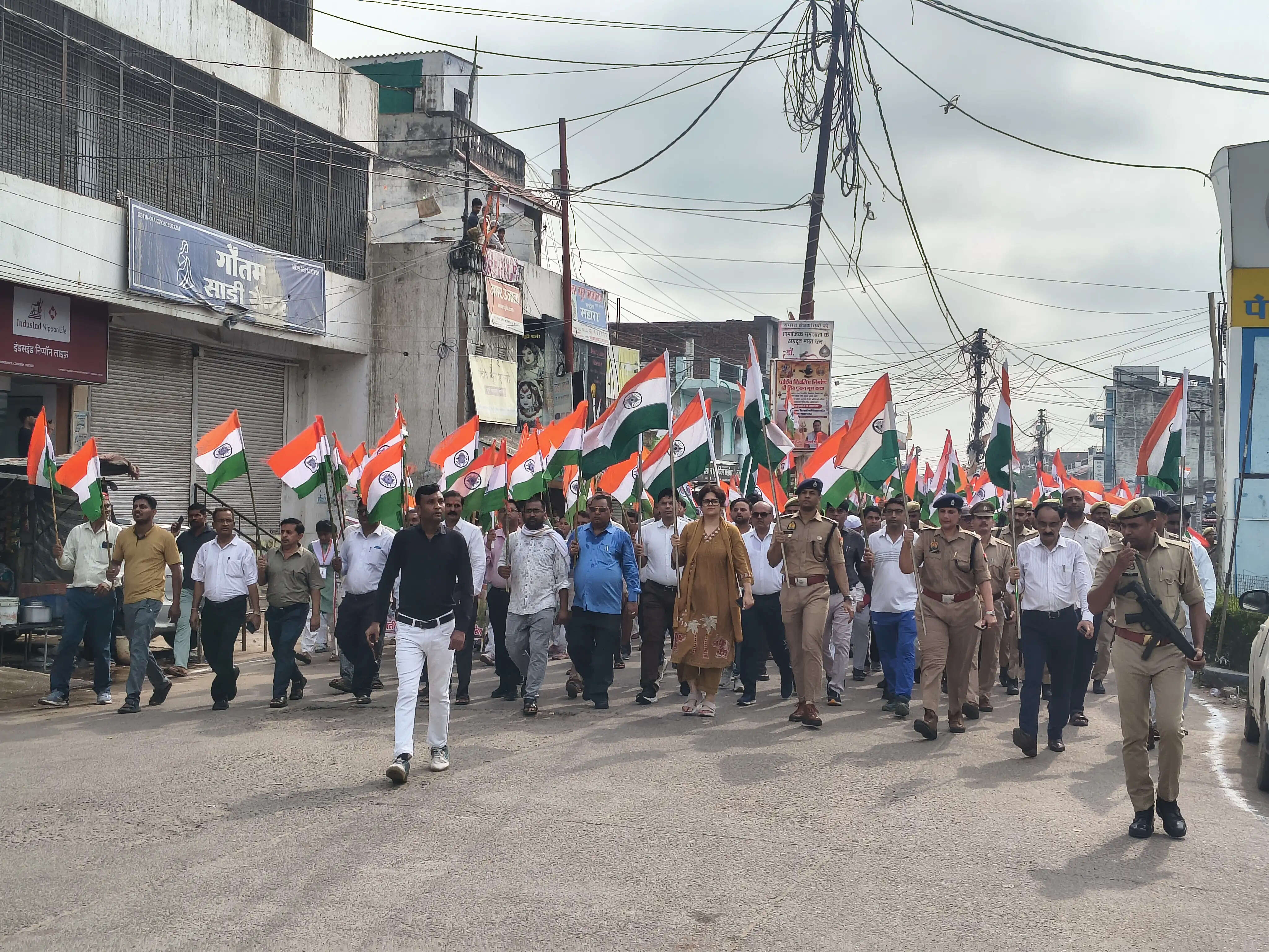 तिरंगा यात्रा के दौरान वंदे मातरम् के उदघोष से गूंज उठी वीरभूमि महाेबा
