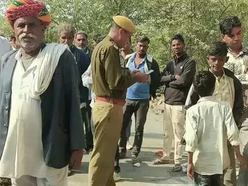 जिले के बोरूंदा कब्जे में प्लास्टिक के कट्टे में मिला जीवित नवजात शिशु