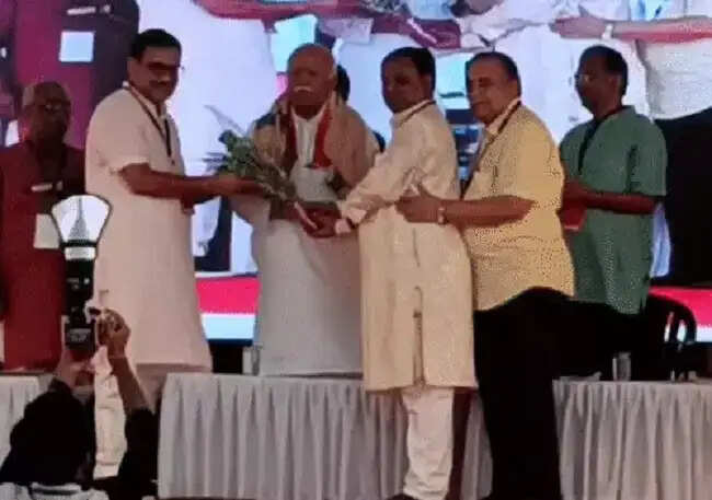 (लीड)राष्ट्र सेवा के लिए समर्पित रहा है बालासाहेब और भाऊराव देवरस का संपूर्ण जीवनः मोहन भागवत