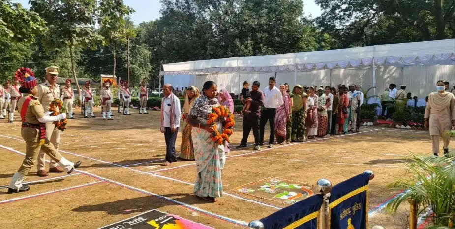 पुलिस स्मृति दिवस पर रायगढ़ पुलिस ने अमर शहीदों को दी श्रद्धांजलि, शहीद परेड में 154 पुलिसकर्मियों के नामों का वाचन