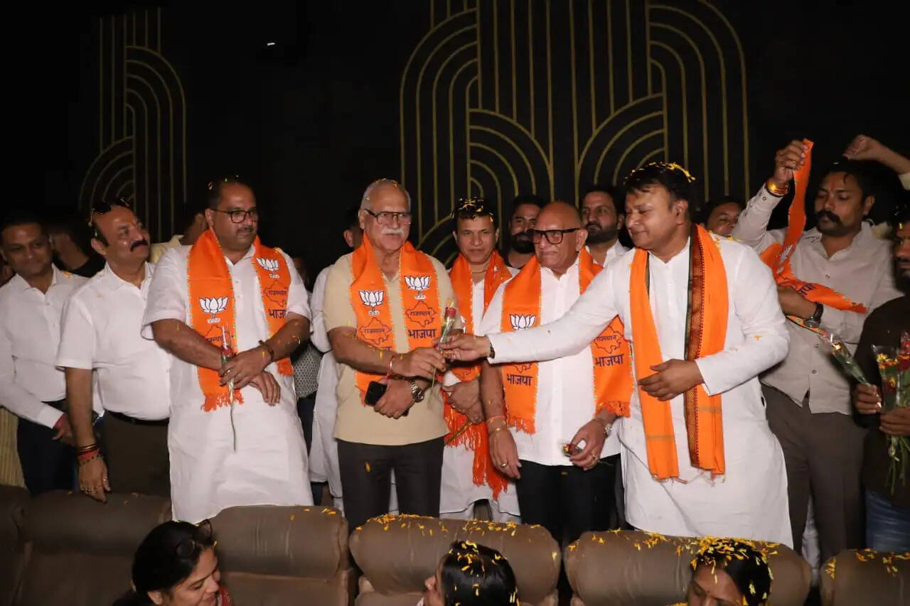तीन राज्यों में भाजपा की जीत पर जयपुर में विजय उत्सव: कार्यकर्ताओं ने देखी फिल्म और निकाली रैली