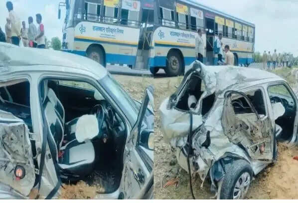 रोडवेज बस में पीछे से घुसी कार, तीन युवकों की मौत