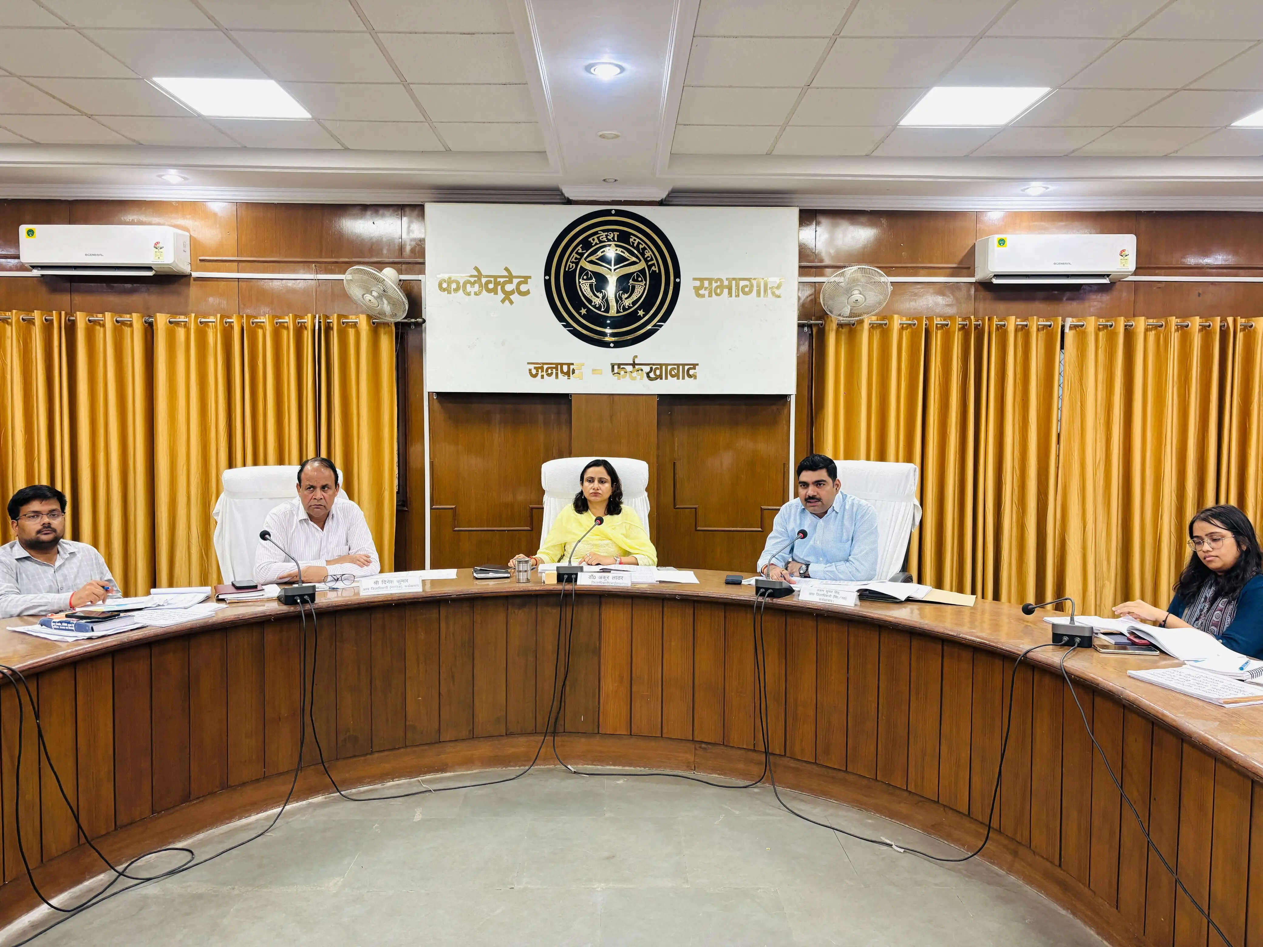 राजस्व विभाग के कार्यों में प्रगति न देख डीएम नाराज,संतोष जनक कार्य न होने पर कार्रवाई के निर्देश
