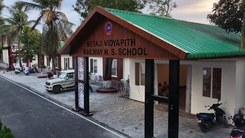 पूसीरे ने मालीगांव स्थित नेताजी विद्यापीठ रेलवे एचएस स्कूल को किया अपग्रेड