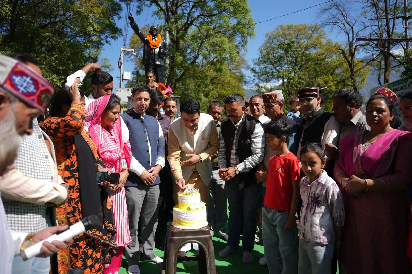 अंबेडकर के पदचिह्नों पर चले समाज : सुधीर शर्मा