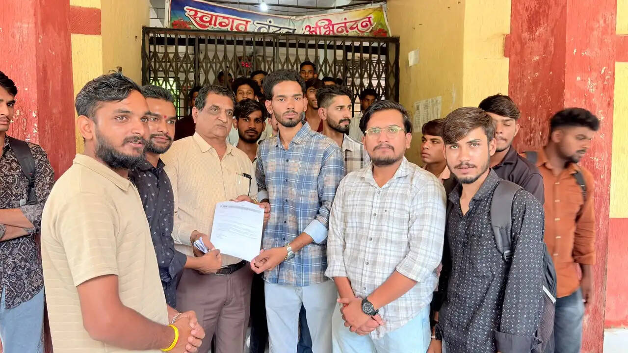 राजगढ़ः छात्रावास अधूरा, लैब बंद और सफाई व्यवस्था बदहाल,एबीवीपी ने कॉलेज का घेराव कर सौंपा ज्ञापन