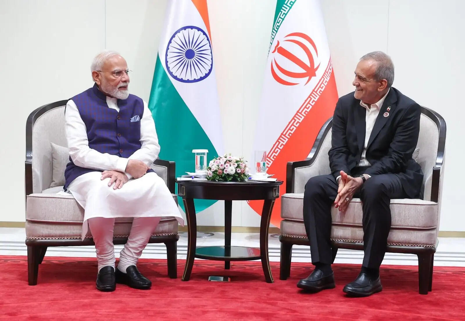 मोदी ने ईरानी राष्ट्रपति पेजेश्कियन से की मुलाकात, पश्चिम एशिया में तनाव पर जताई चिंता