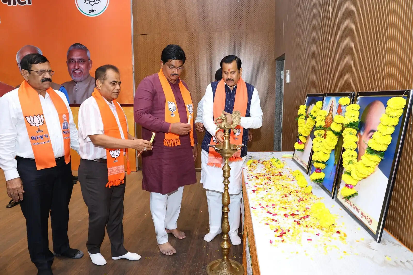 सूरत भाजपा ने मनाई डॉ. श्यामा प्रसाद मुखर्जी की 125वीं जयंती
