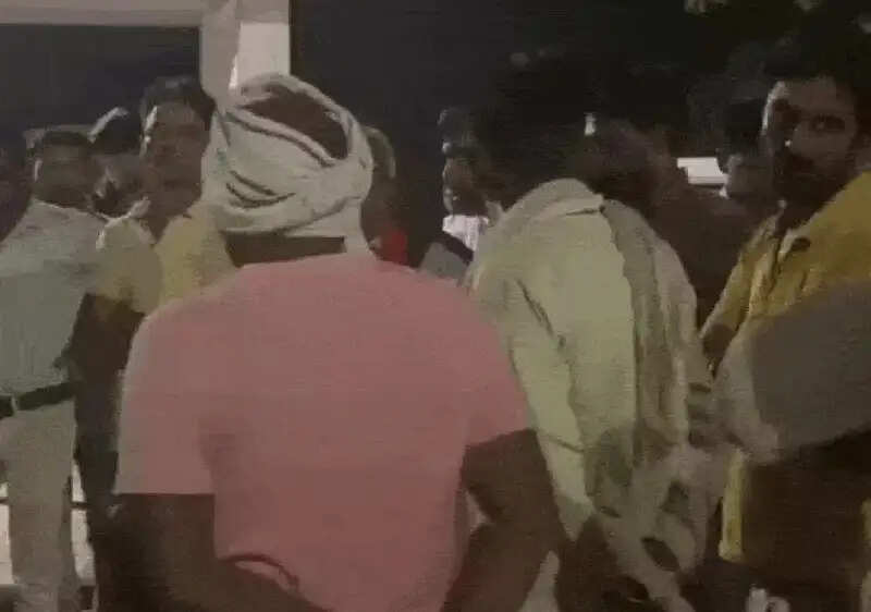 मप्र के मैहर में कुएं में गिरे बैल को बचाने के लिए उतरे तीन लोगों की मौत, एक की हालत गंभीर