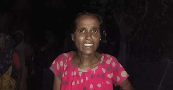संदेशखाली में रात के अंधेरे में चली गोलियां