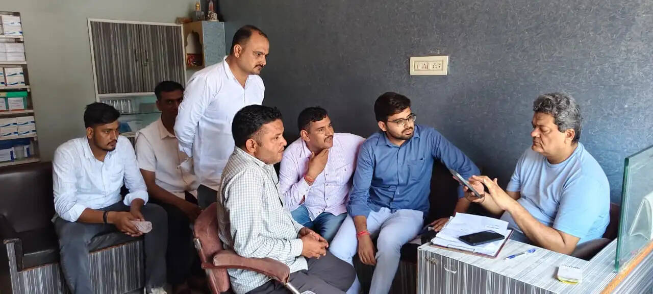 बीकानेर में खाद्य&nbsp;मंत्री गाेदारा&nbsp;ने सुनी जन समस्याएं