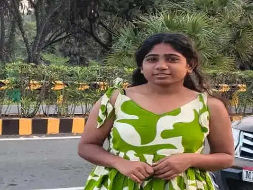 इंदौर&nbsp;में&nbsp;नीट&nbsp;की तैयारी कर रही छात्रा चौथी मंजिल से गिरी, इलाज के दौरान मौत