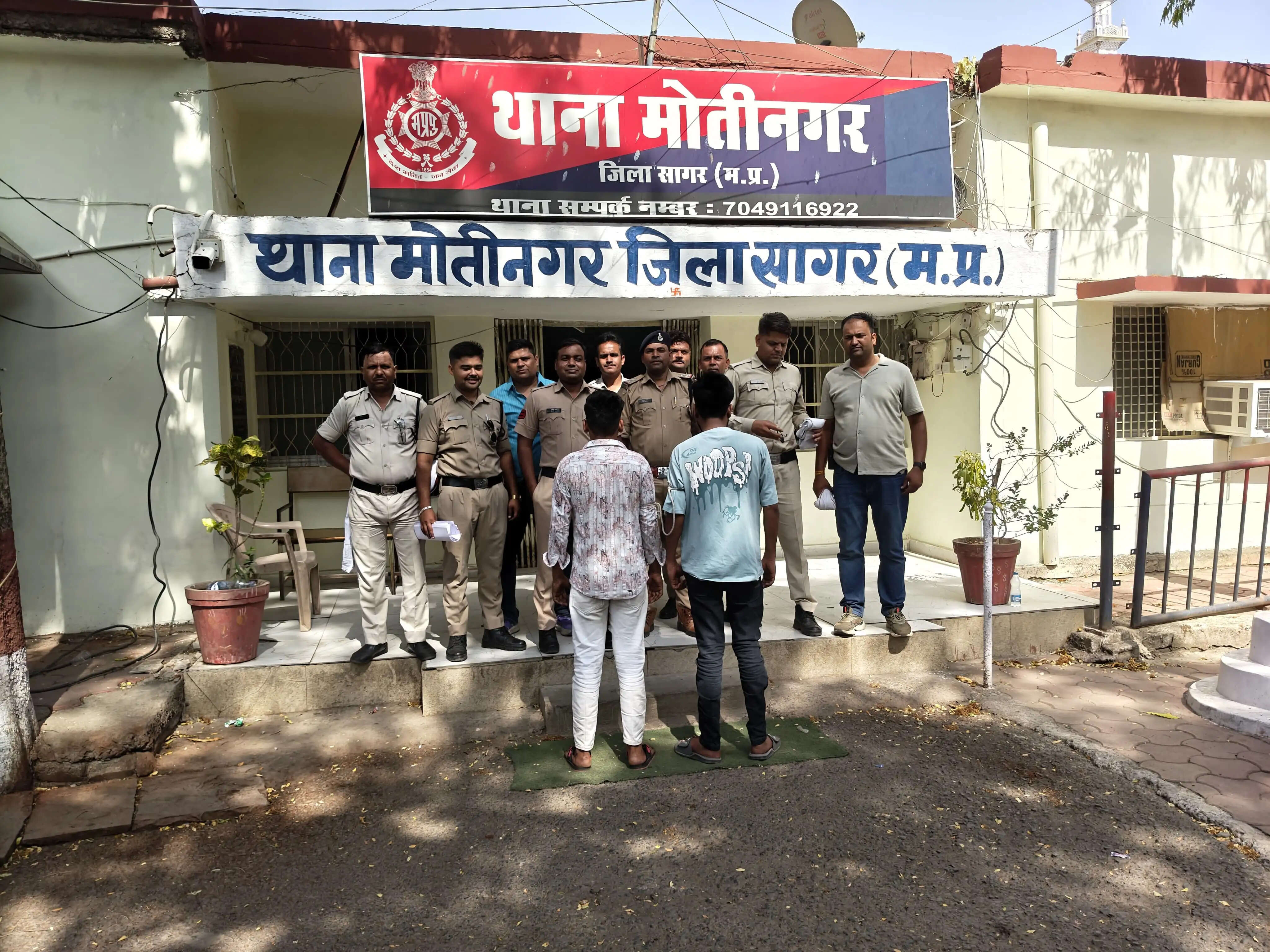 सागर : अवैध जहरीली शराब के साथ 2 तस्कर गिरफ्तार, स्विफ्ट कार जब्त