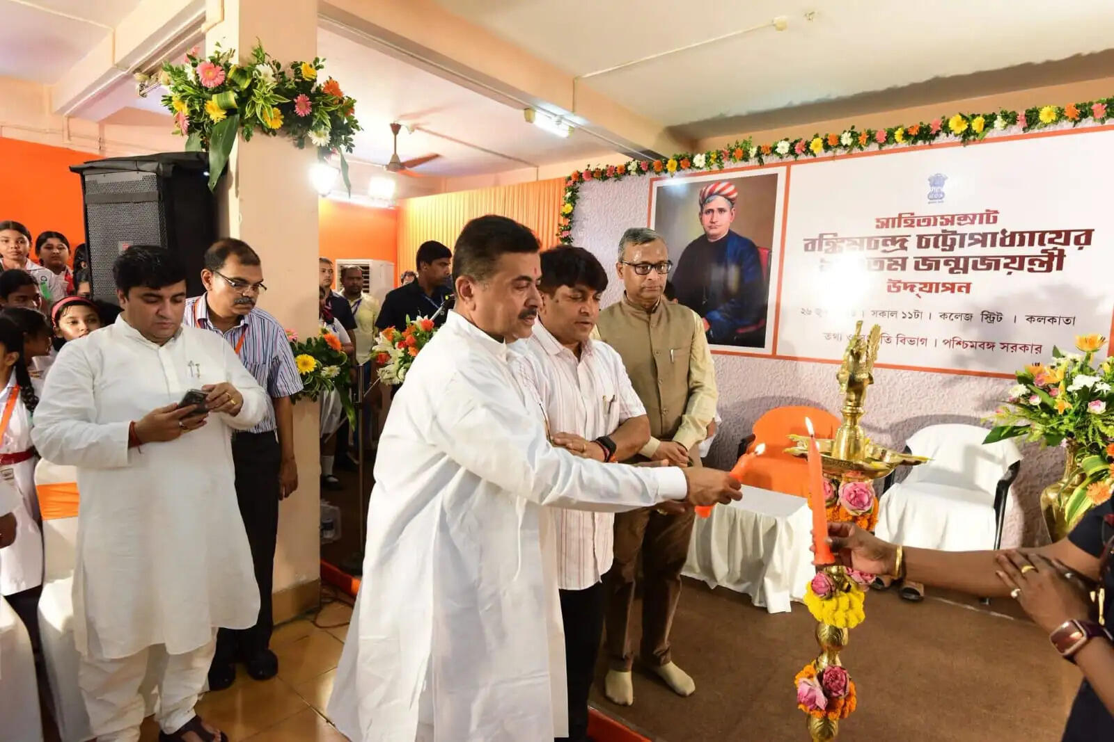 राष्ट्रीय चिकित्सक दिवस पर मुख्यमंत्री शुभेंदु अधिकारी ने डॉ. बिधान चंद्र राय को दी श्रद्धांजलि, चिकित्सा कर्मियों के योगदान को सराहा