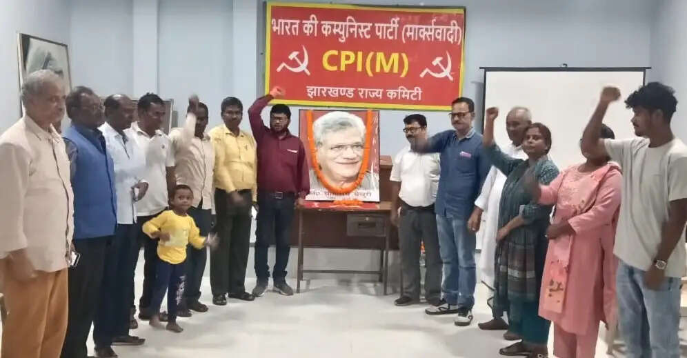 सीताराम येचुरी की दूसरी पुण्यतिथि पर माकपा ने दी श्रद्धांजलि