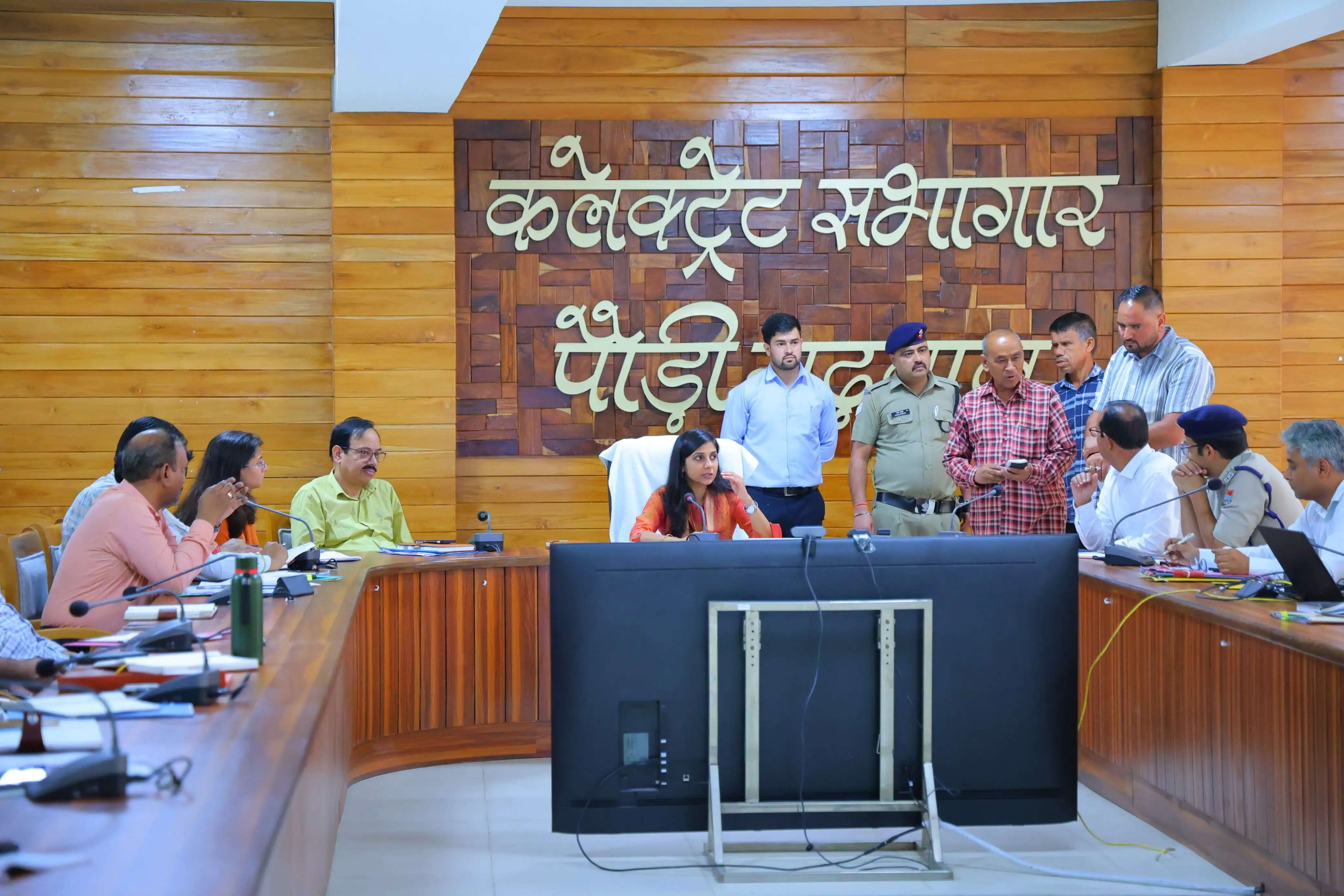 जनता मिलन में फरियादियो ने डीएम को गिनवाई समस्याएं