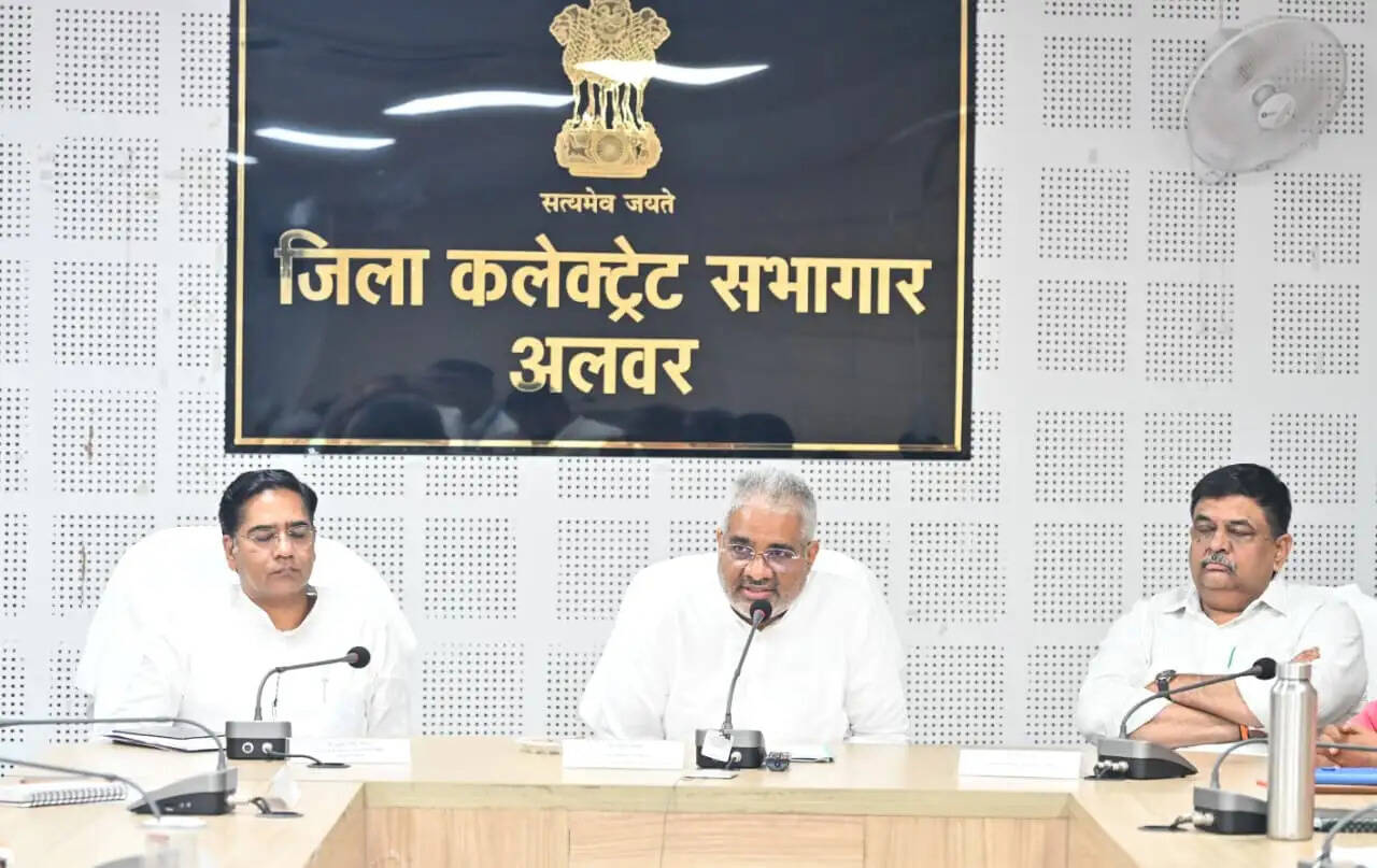 अमित शाह के अलवर दौरे की तैयारियां तेज, भूपेंद्र यादव ने अधिकारियों के साथ की समीक्षा बैठक