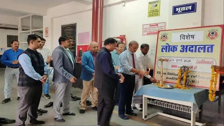 ग्वालियरः धारा-138 एनआई एक्ट के प्रकरणों के निराकरण के लिए लगी विशेष लोक अदालत
