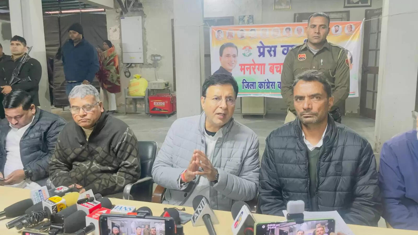 कैथल :मनरेगा का नया कानून गरीबों के रोजगार पर डाका : सुरजेवाला