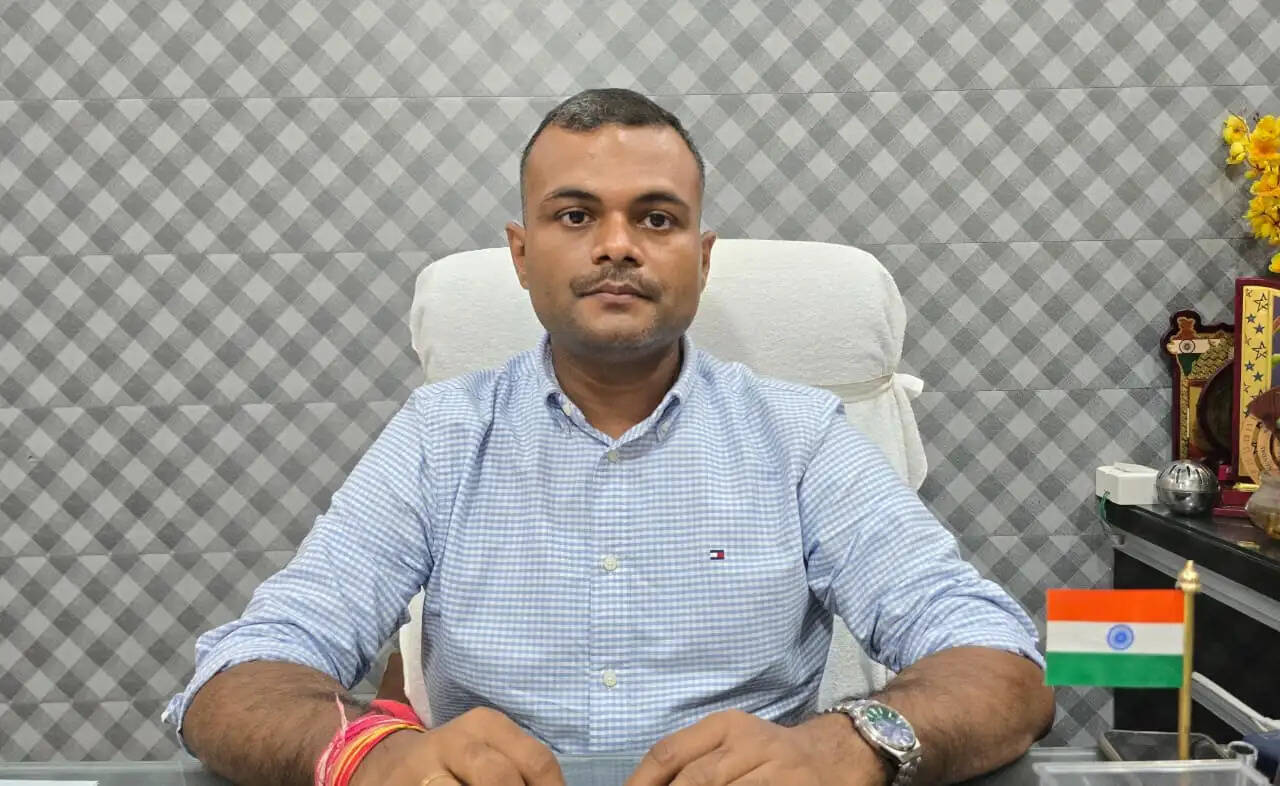 जाैनपुर में सहायक अध्यापक निलंबित, बीएसए ने बैठाई जांच