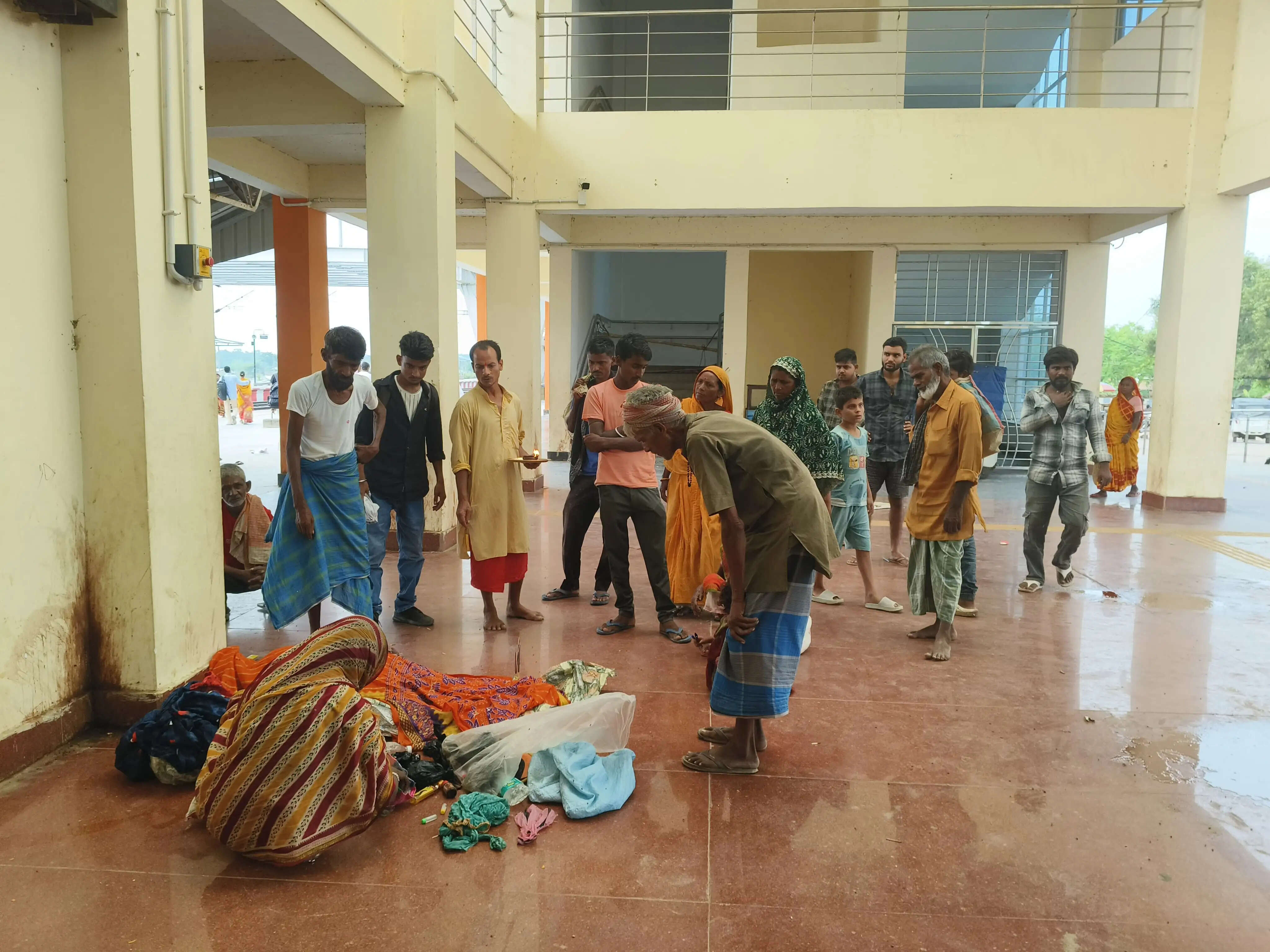 सिमरी बख्तियारपुर स्टेशन परिसर पर अज्ञात महिला का शव मिलने से सनसनी