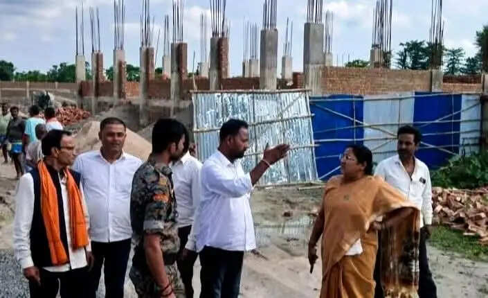 नरपतगंज विधायक ने फरही में बन रहे पावर ग्रीड के कार्यों का लिया जायजा