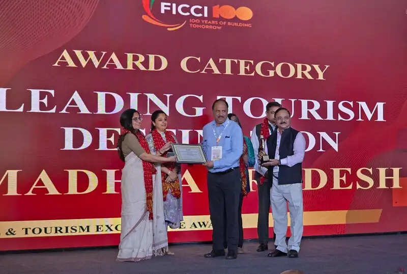 एमपी टूरिज्म प्रतिष्ठित “लीडिंग टूरिज्म डेस्टीनेशन” पुरस्कार से सम्मानित