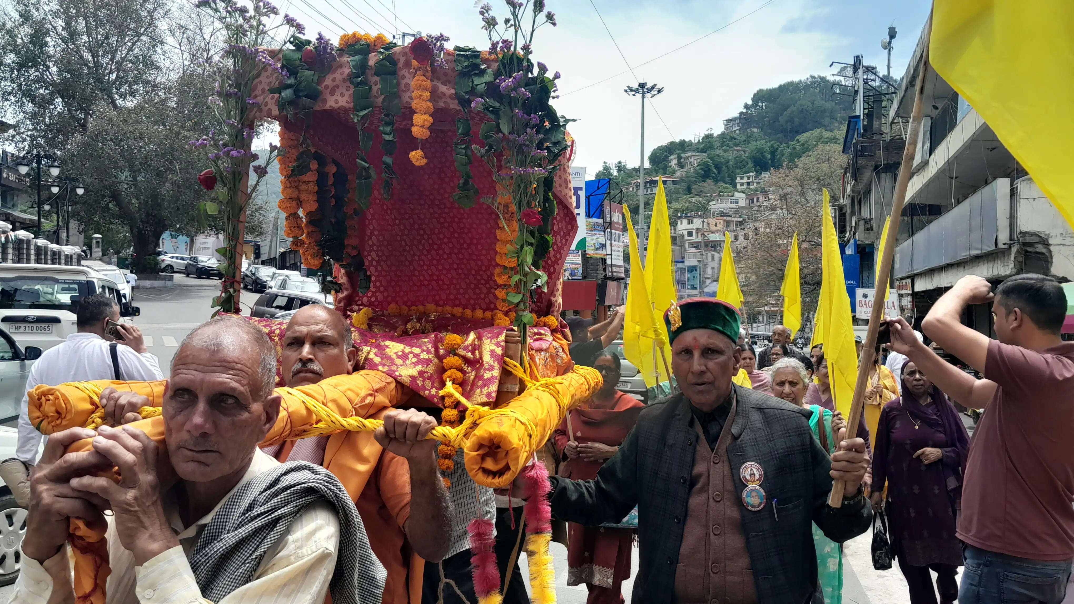 परशुराम जयंती: ब्राम्हण सभा मंडी ने किया युवाओं का यज्ञोपवित संस्कार, मंडी शहर में निकाली रैली