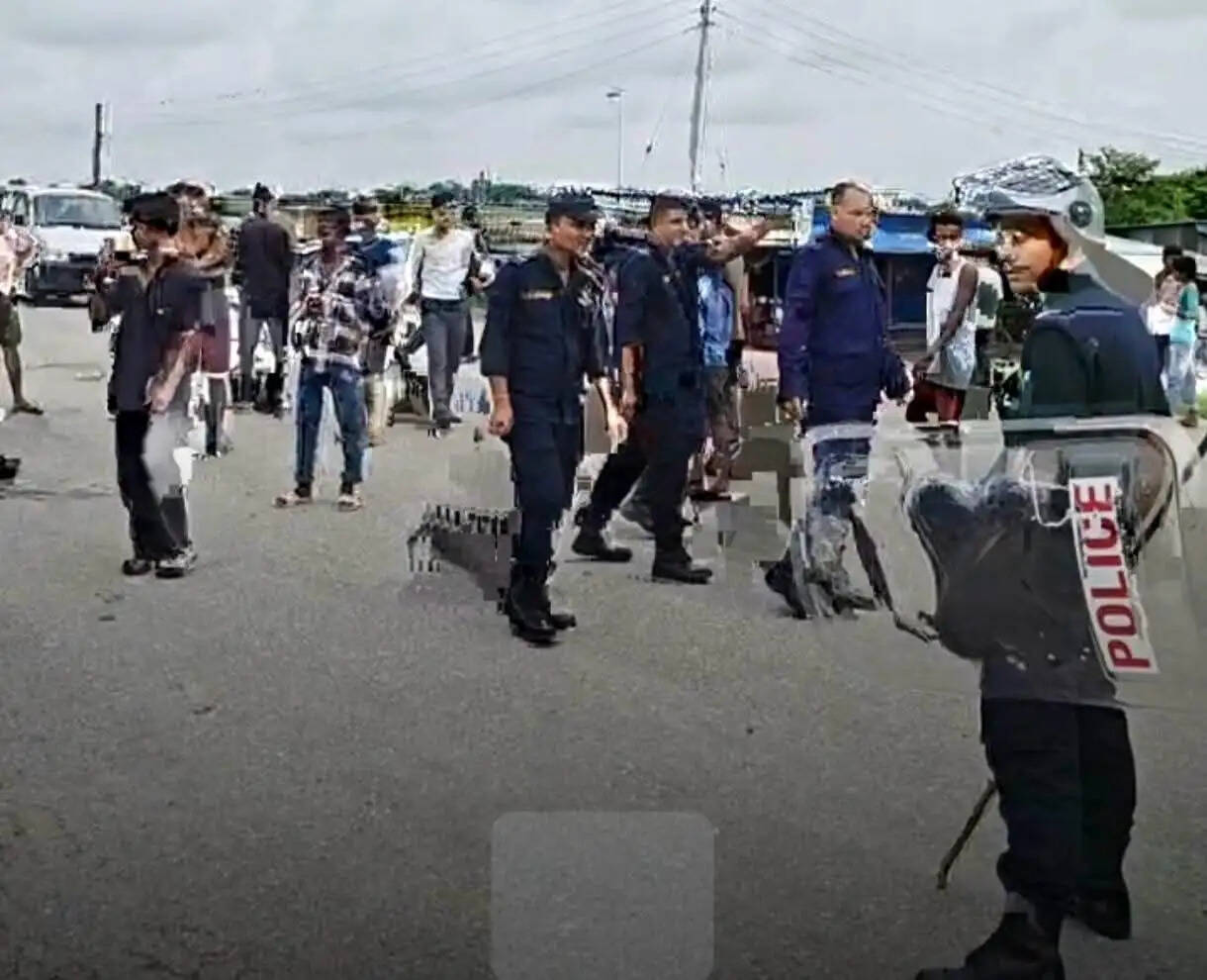 मादक पदार्थ तस्कर की गिरफ्तारी के दौरान हंगामा, पुलिस पर लापरवाही का आरोप