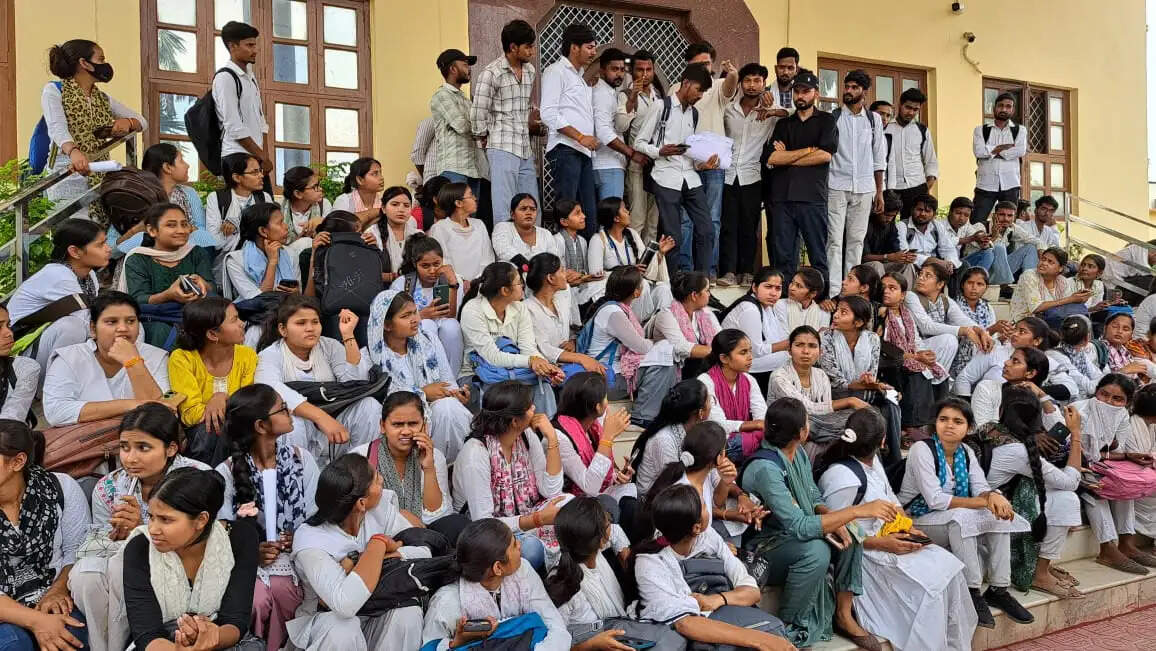 बीएससी पांचवें सेमेस्टर की उत्तर पुस्तिकाओं की होगी पुनः जांच, 10 दिन में रिपोर्ट: विनोद कुमार